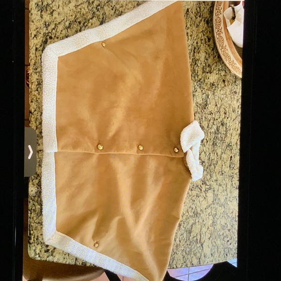 Janie and Jack The Cozy Sherpa Cape Size 10-12 - Picture 4 of 6